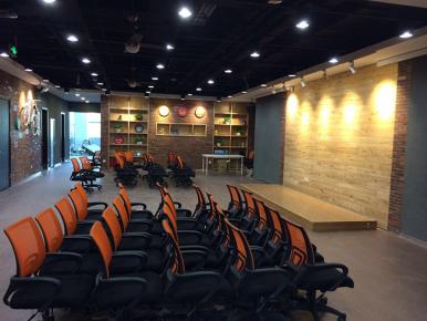 祝賀獵聘網(wǎng)工地按時完工